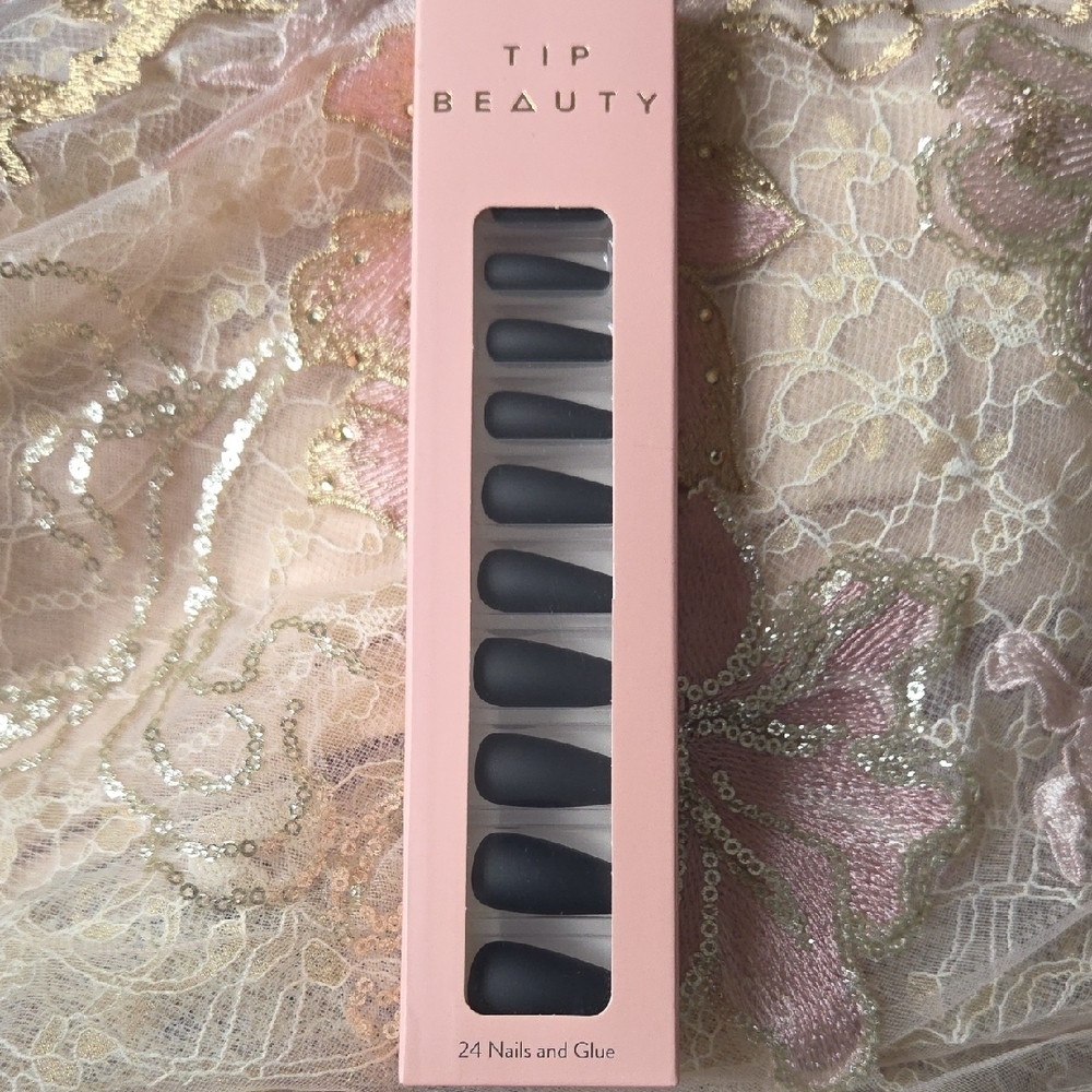 Elegant Black Press-On Nails